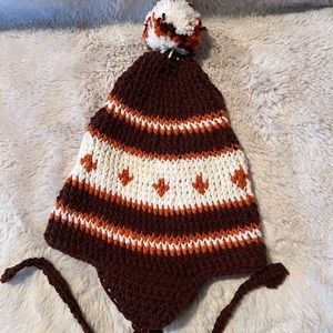 1960s knit ski hat with ear flaps brown and white